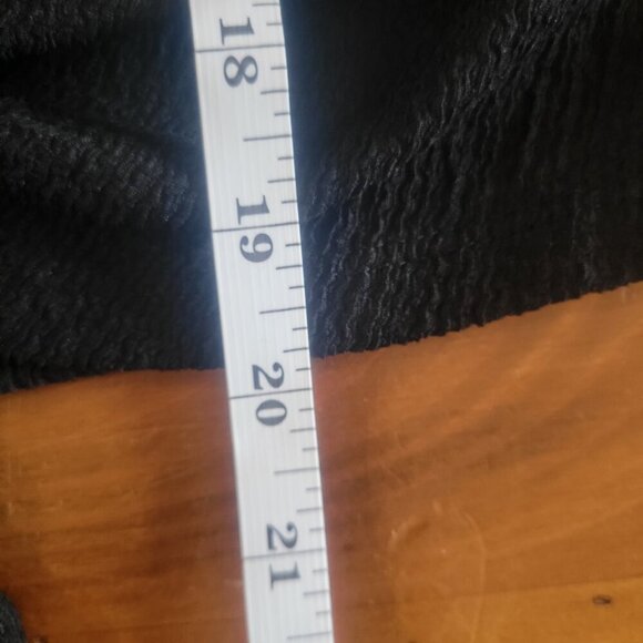 ZARA Black Short Sleeve Textured Fabric, V-Neck Cinch Loop Front Tie - Size M - Picture 12 of 13